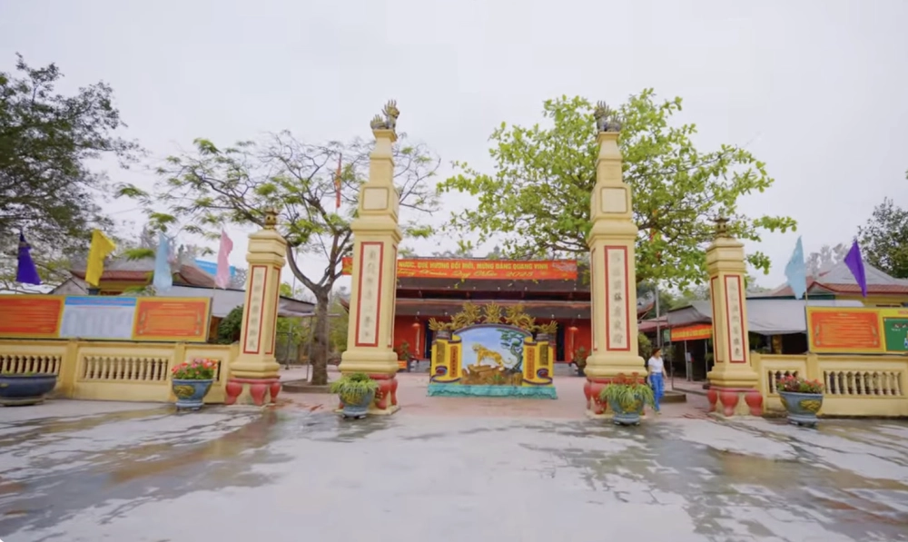 Lịch sử đền Ông Hoàng Mười, hình thành từ lâu đời, gắn liền với sự phát triển văn hóa Phật giáo