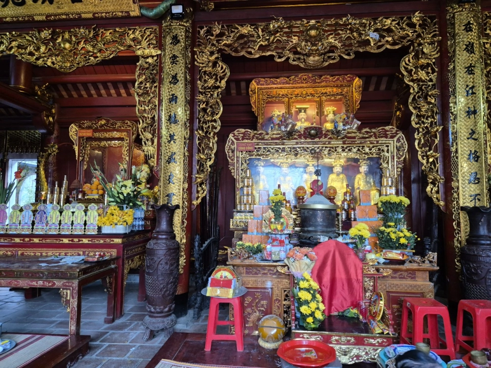 Hầu đồng đền Ông Hoàng Mười, nghi lễ thờ cúng quan trọng trong văn hóa dân gian