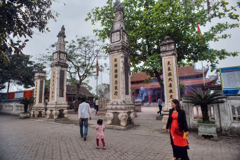 Tour đền Ông Hoàng Mười, dịch vụ tour tham quan đền và tìm hiểu văn hóa địa phương