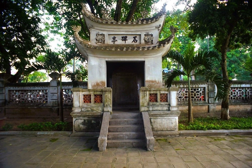 Hình ảnh của đền quán thánh, tượng đồng uy nghi cổ kính