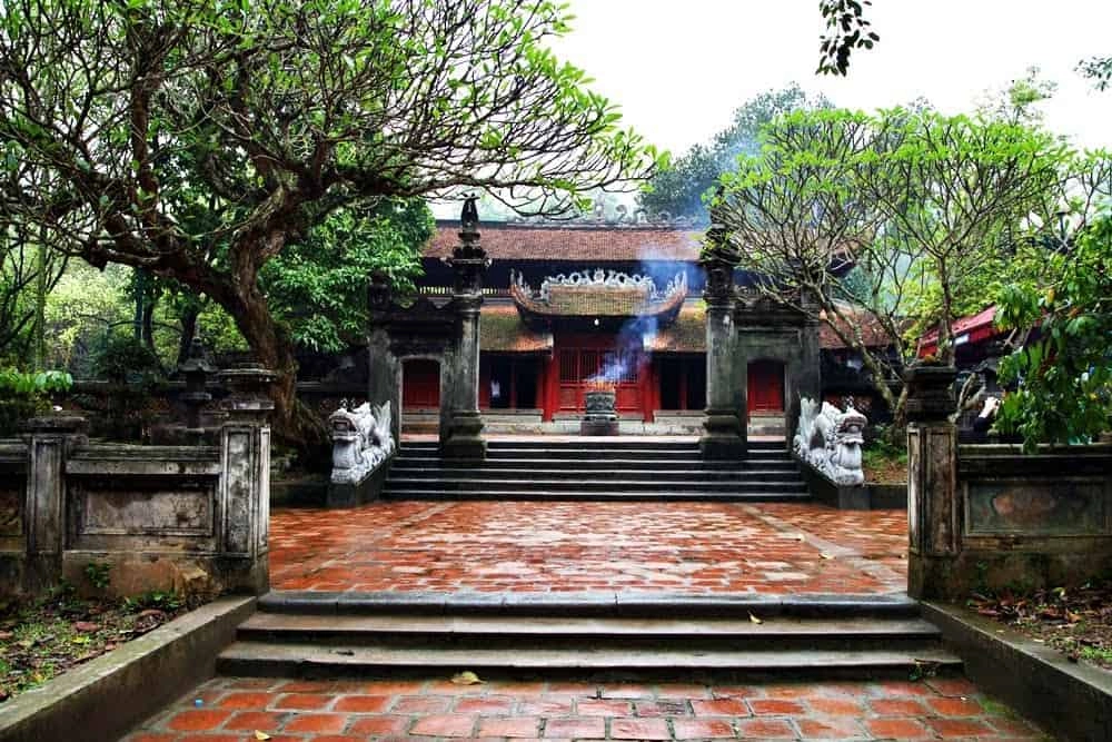 Lễ hội Đền Sóc tái hiện chiến công Thánh Gióng