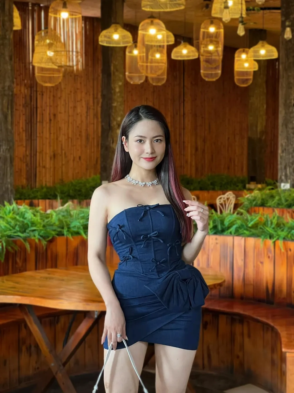 Cuộc sống ngoài đời của tiểu sử diễn viên Việt Hoa