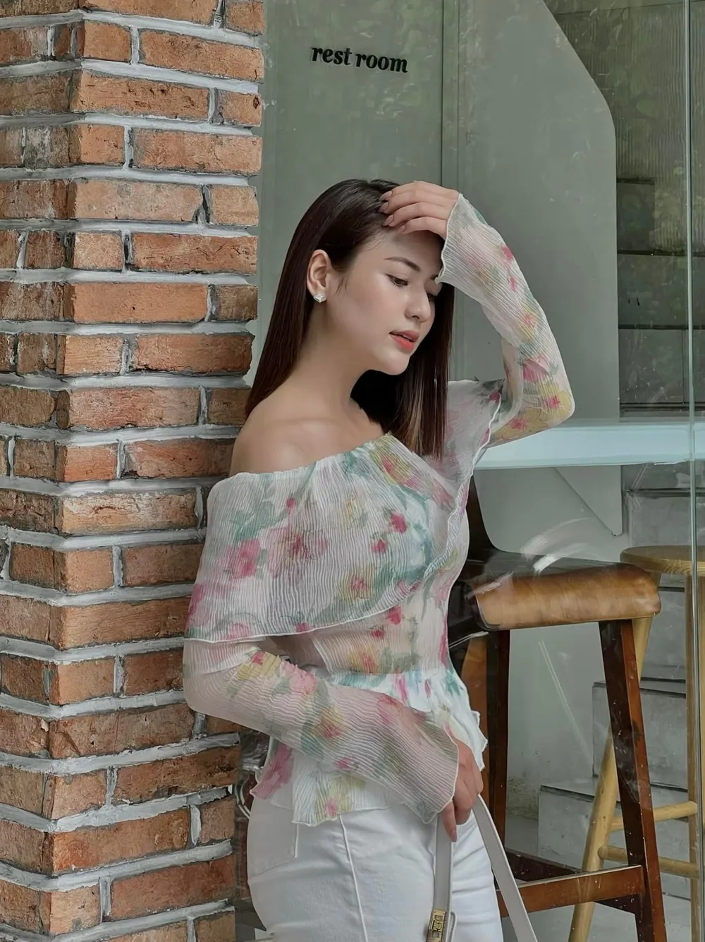 Sự thật về chuyện diễn viên Việt Hoa có chồng chưa