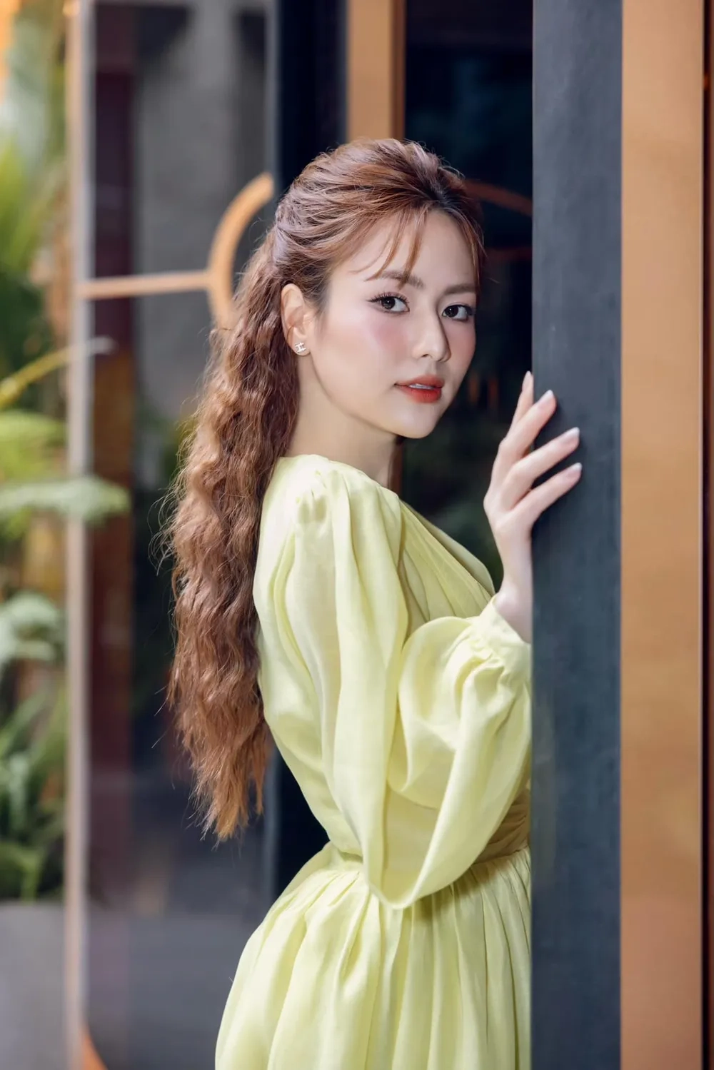 Người xem xúc động với diễn viên Việt Hoa