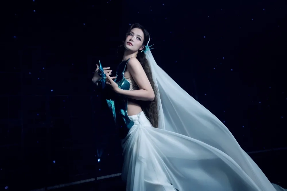 Say mê từng chữ trong Đông Nhi lyrics