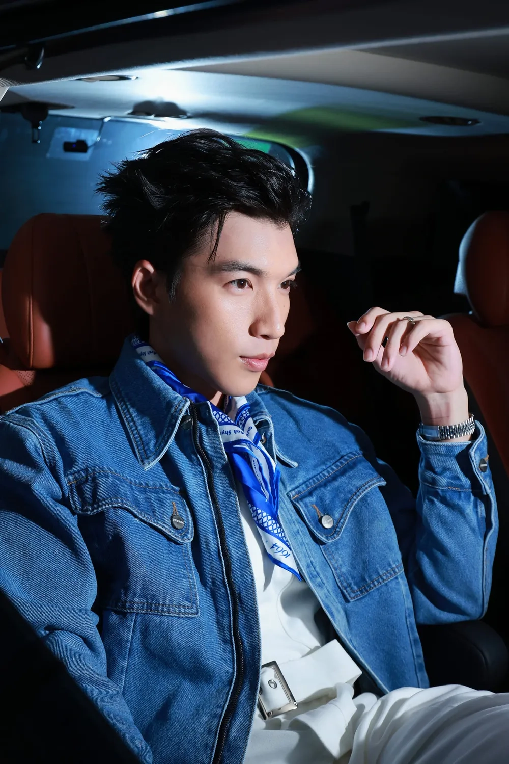 Đắm chìm trong vẻ cool ngầu với ảnh HIEUTHUHAI ngầu