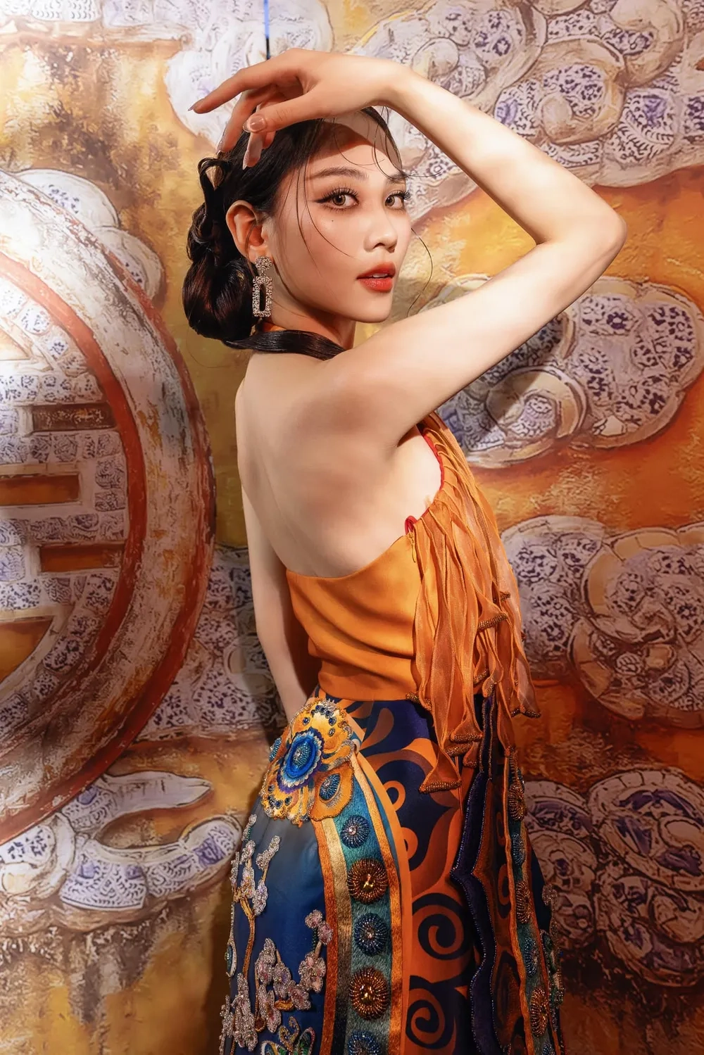 Tò mò với chiều cao hoa hậu Mai Phương thật sự