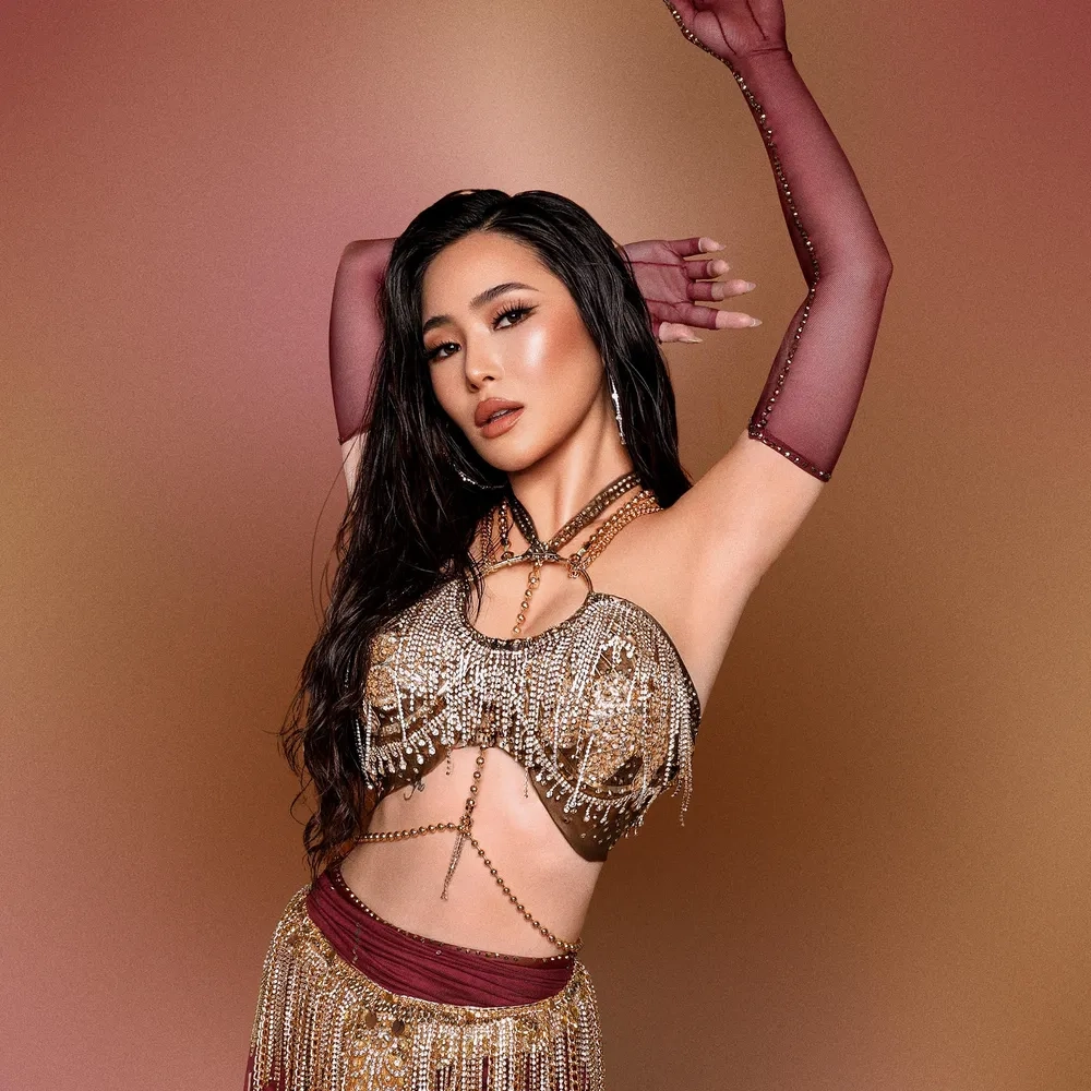 Thoải mái thể hiện với Hương Tràm karaoke