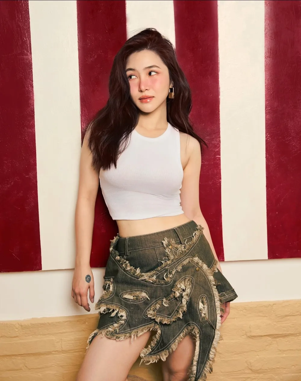 Sự nghiệp vang dội của ca sĩ Hương Tràm sinh năm bao nhiêu