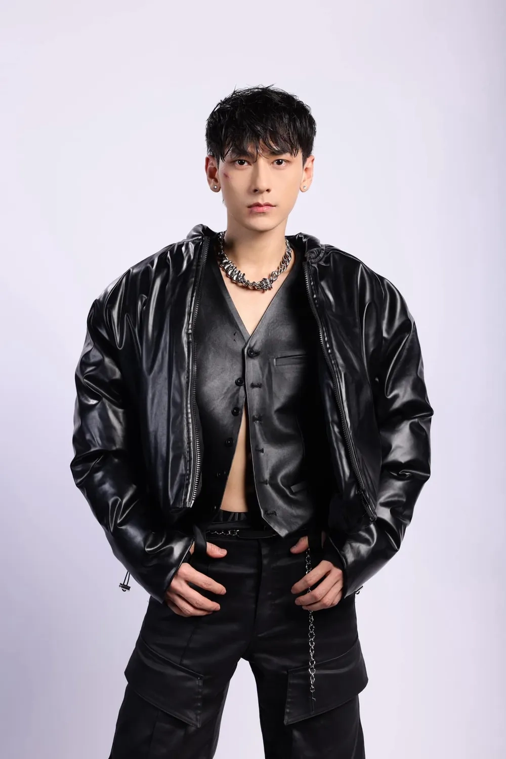 Khẳng định tên tuổi với danh xưng Singer Isaac