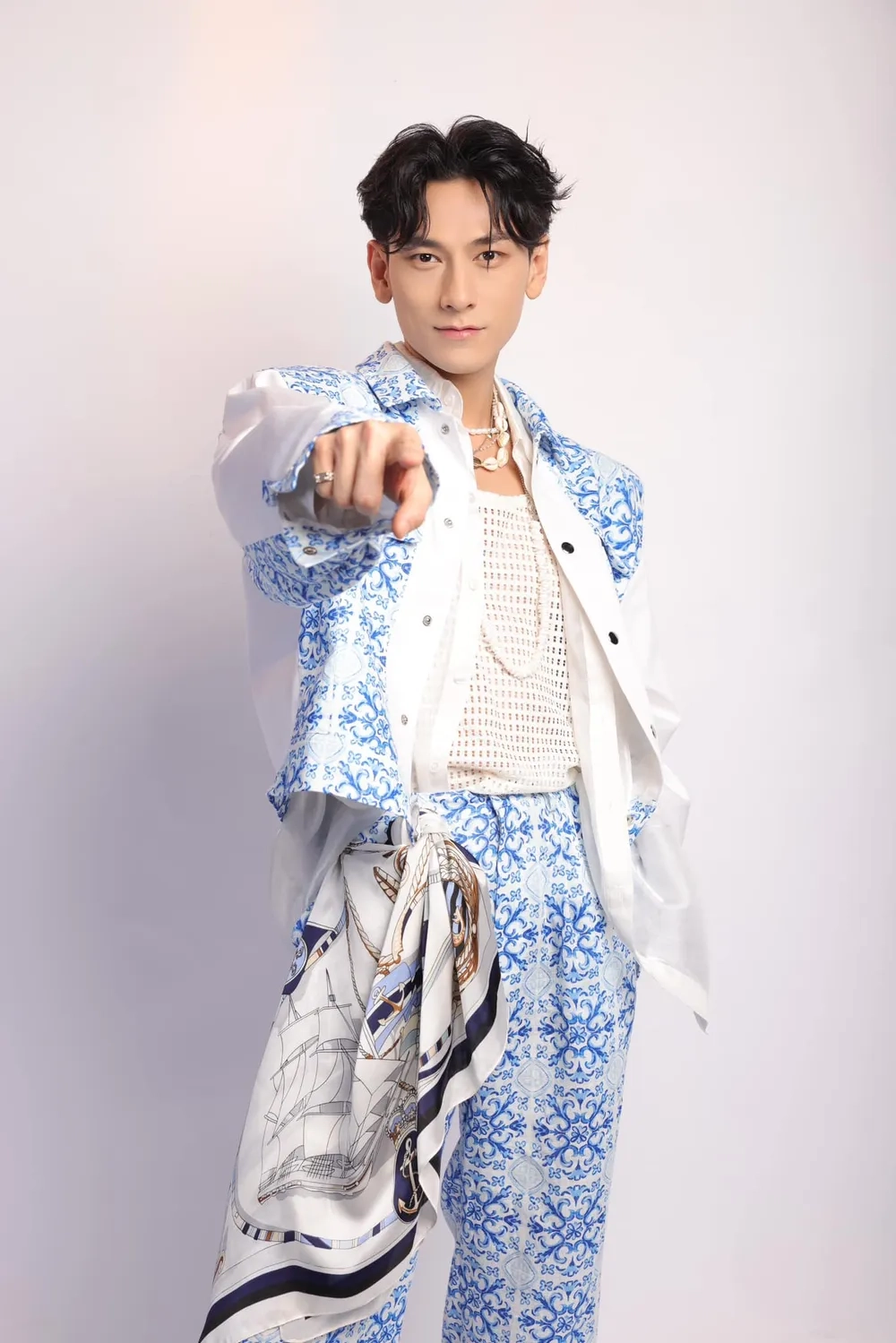 Fan hỏi liên tục Isaac có vợ chưa