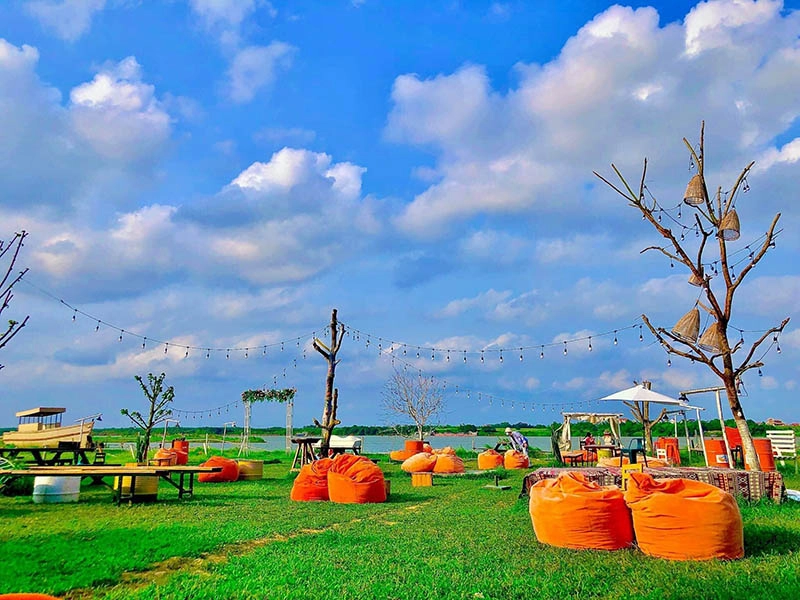Hoạt động camping bãi đá sông hồng lý tưởng cho nhóm bạn