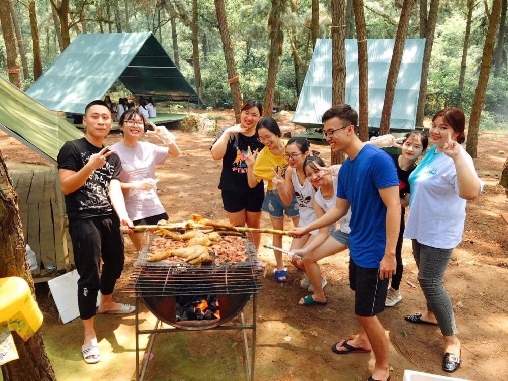 Cắm trại Bản Rõm Sóc Sơn đêm lửa trại đầy ấm áp