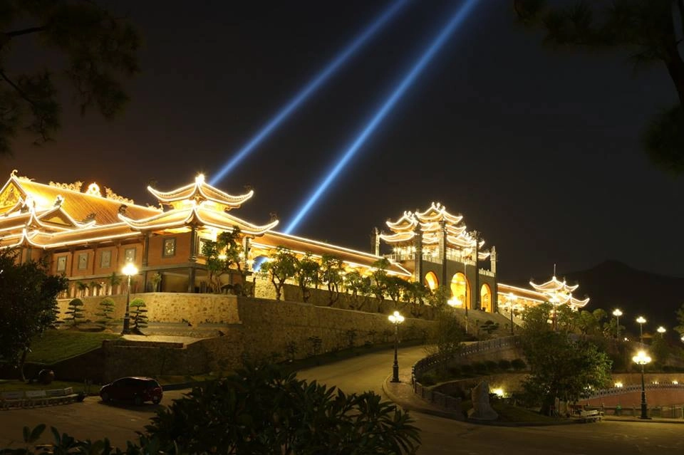 Lịch sử chùa ba vàng chứa đựng nhiều câu chuyện hấp dẫn về những bước thăng trầm