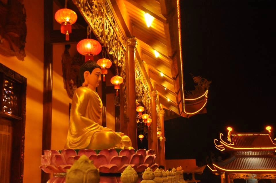 Chùa ba vàng thờ ai thờ Phật và các vị thần linh theo tín ngưỡng Phật giáo