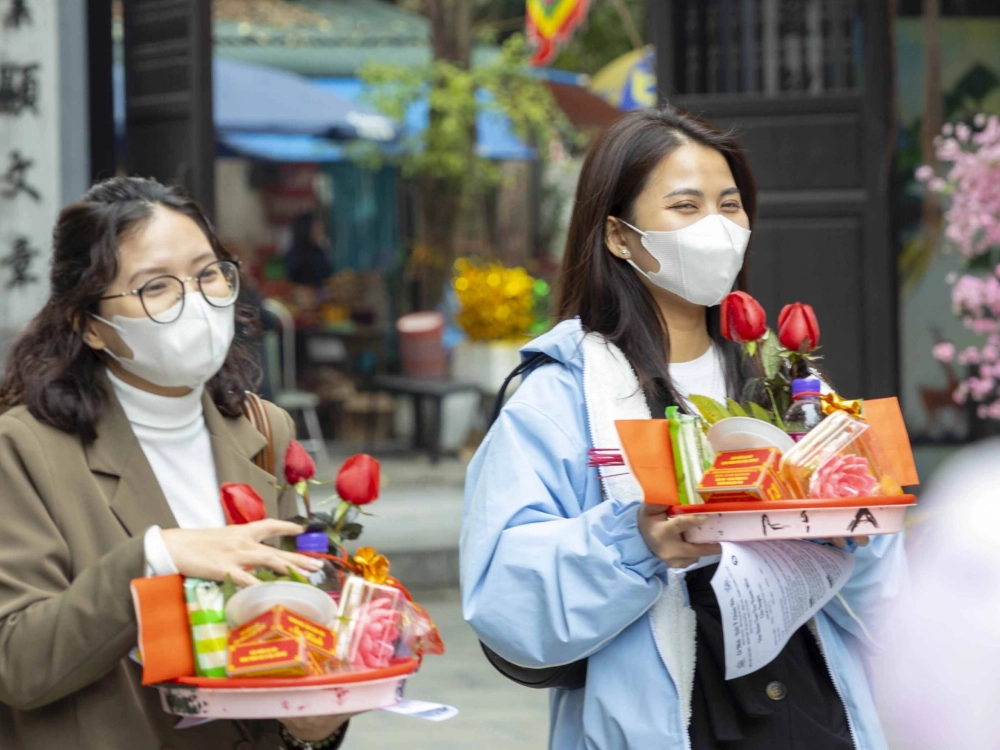 Đi chùa hà cầu duyên có thiêng không là chủ đề được bàn luận nhiều