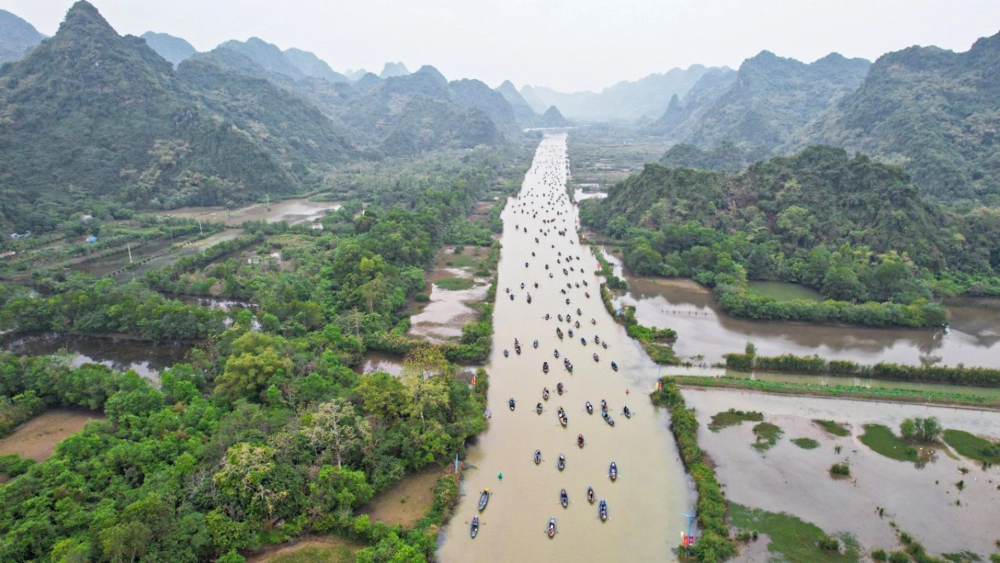 Leo Chùa Hương bao nhiêu km khoảng 4km phù hợp cho người thích vận động