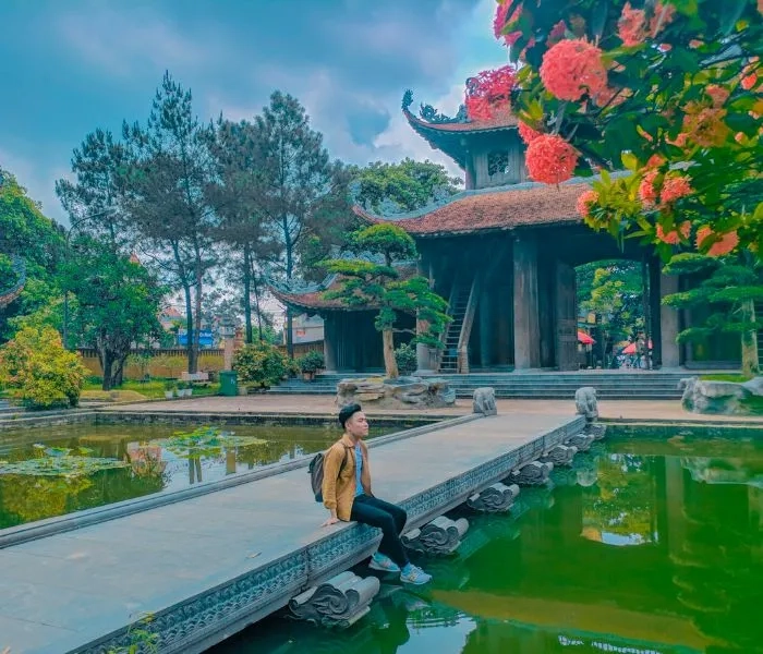 Lầu quan âm chùa nôm thờ phật bà Quan Âm uy nghiêm trong không gian linh thiêng