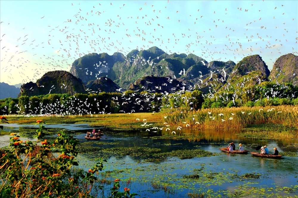 Đầm Vân Long giá vé chỉ từ vài chục nghìn đồng cho chuyến tham quan