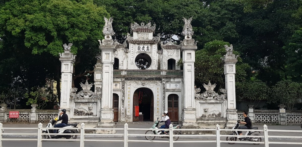 Đi đền Quán Thánh cầu gì nhiều người chọn cầu bình an và sức khỏe
