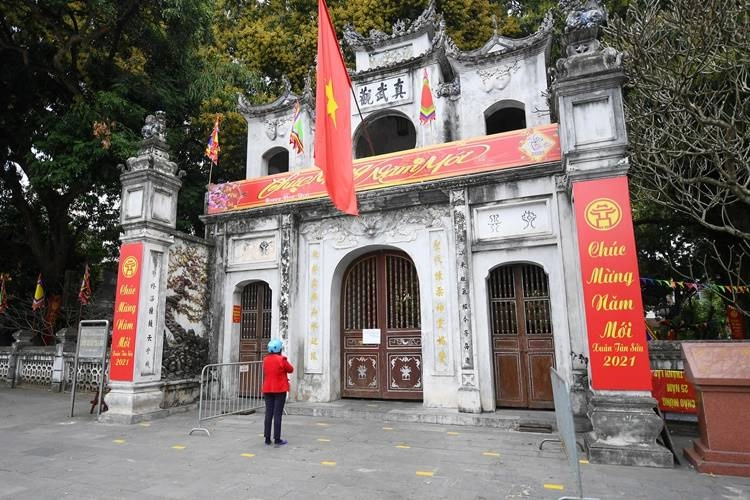 Giá vé đền Quán Thánh mức phí để tham quan di tích linh thiêng