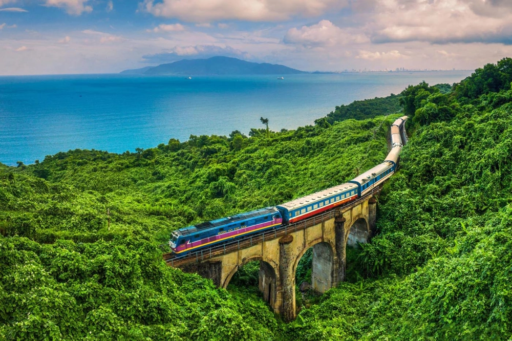 Đỉnh đèo hải vân là nơi lý tưởng ngắm mây trời trùng điệp