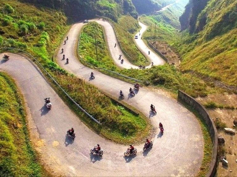 Hình ảnh đèo mã pí lèng ghi dấu một cung đường hiểm trở