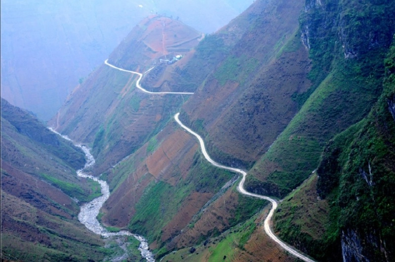 Từ sapa đi đèo ô quy hồ rất gần và thuận tiện cho du khách khám phá trong ngày
