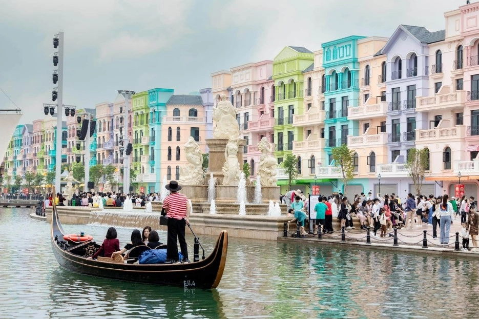 Vé vào Grand World Hưng yên dễ dàng đặt qua online hoặc tại cổng
