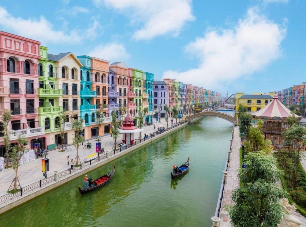 Giá vé vào Grand World Hưng yên hợp lý cho mọi đối tượng