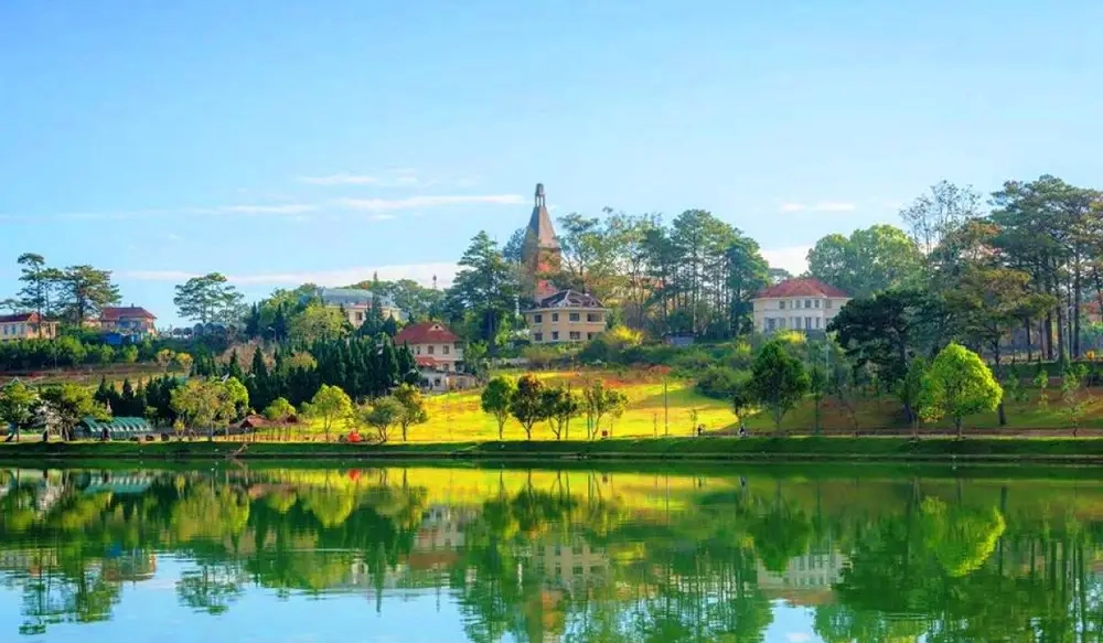 Ghé thăm hồ xuân hương ở đà lạt nơi giao hòa giữa phố và thiên nhiên