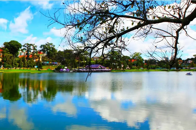 Chiêm ngưỡng hình ảnh hồ xuân hương đà lạt đẹp tựa tranh vẽ