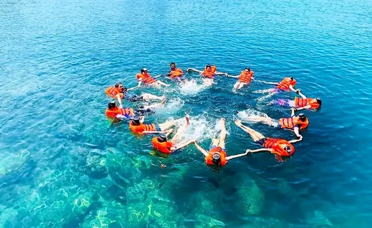 Hòn mun có gì thú vị như lặn biển, san hô và bãi biển hoang sơ