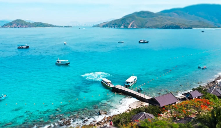 Nha trang hòn mun là khu vực biển lý tưởng cho các hoạt động thể thao nước
