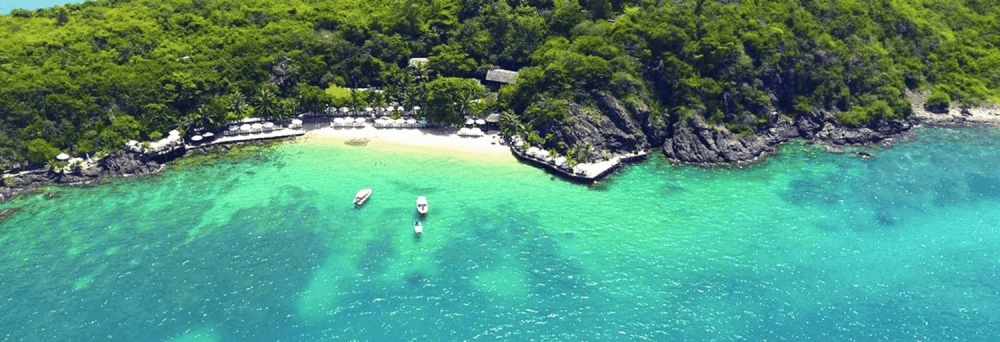 Hòn mun nha trang nổi tiếng với làn nước trong xanh và san hô đẹp