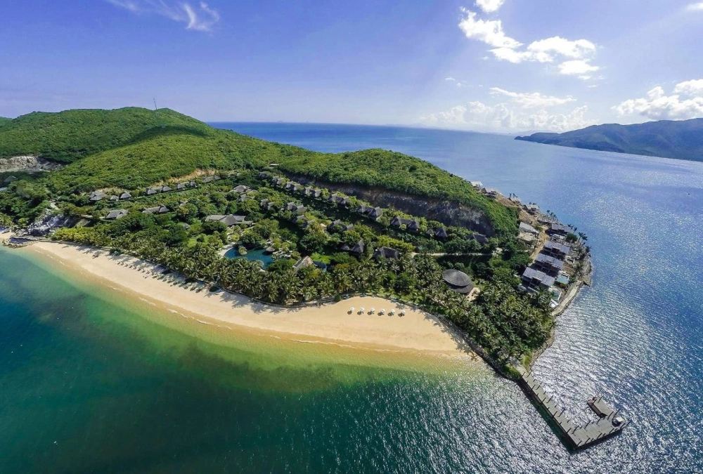 Đảo hòn tằm đẹp như tranh vẽ giữa vịnh Nha Trang xanh ngắt