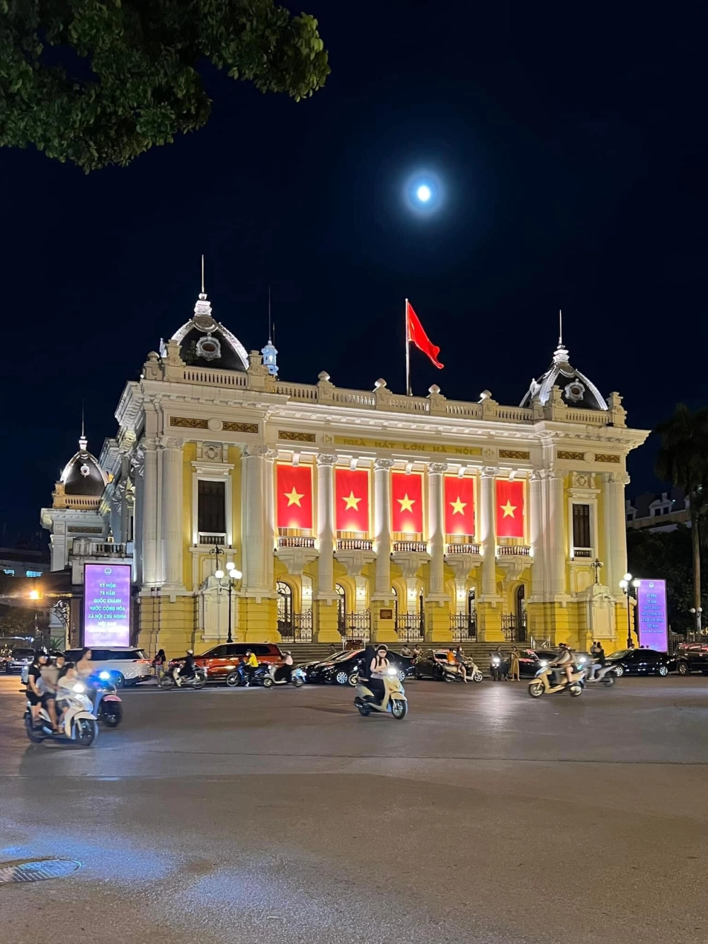 Gợi ý điểm chụp ảnh nhà hát lớn đầy nghệ thuật