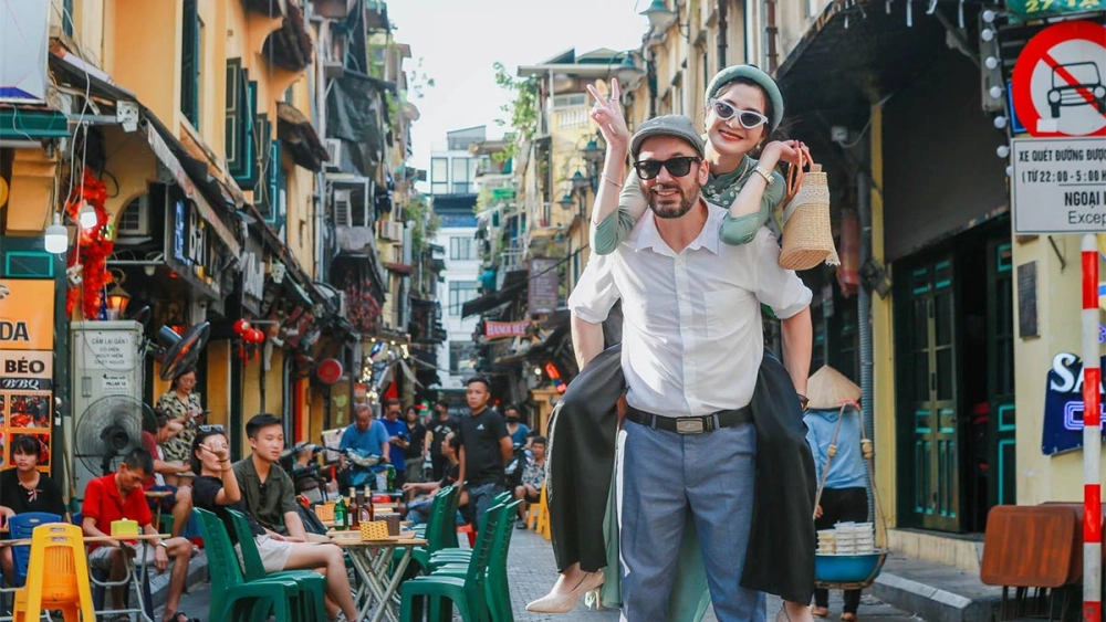Du lịch phố cổ Hà Nội là trải nghiệm không thể bỏ qua khi đến thủ đô