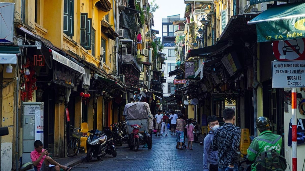 Khu phố cổ Hà Nội sầm uất là nơi thu hút nhiều du khách