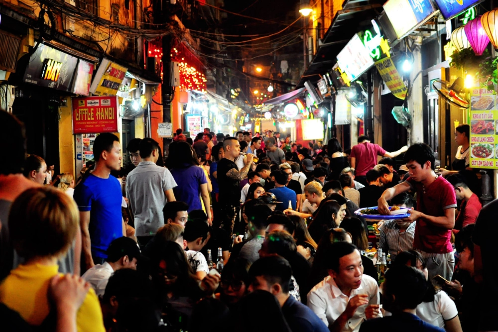 Phố Tạ Hiện Hà Nội có gì điểm đến lý tưởng cho những ai yêu thích ẩm thực đường phố