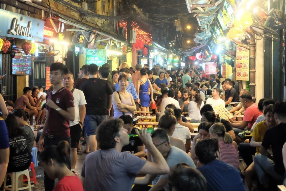 Phố bia Tạ Hiện Hà Nội địa chỉ lý tưởng cho những ai yêu thích bia và ẩm thực