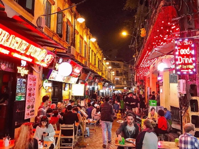 Giá bia Tạ Hiện hợp lý cho những buổi tối vui vẻ cùng bạn bè