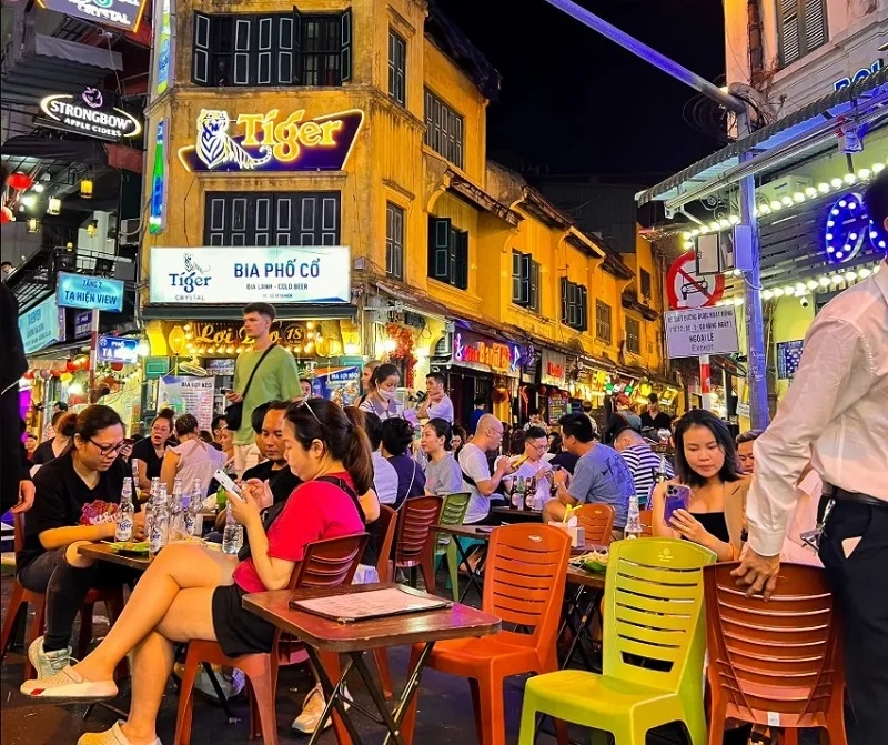 Phố cổ Tạ Hiện khung cảnh đặc trưng của Hà Nội xưa và nay