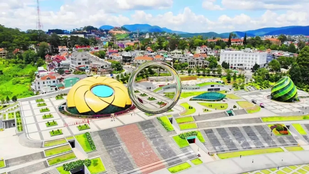 Khám phá Đôi nét về Quảng trường Lâm Viên tuyệt đẹp giữa lòng phố núi