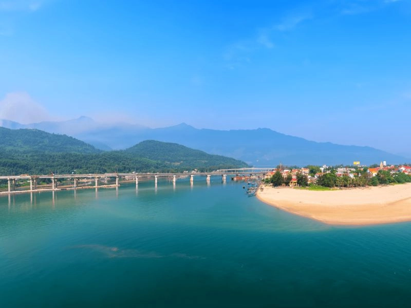 Giá vé vịnh lăng cô hoàn toàn miễn phí cho du khách tham quan