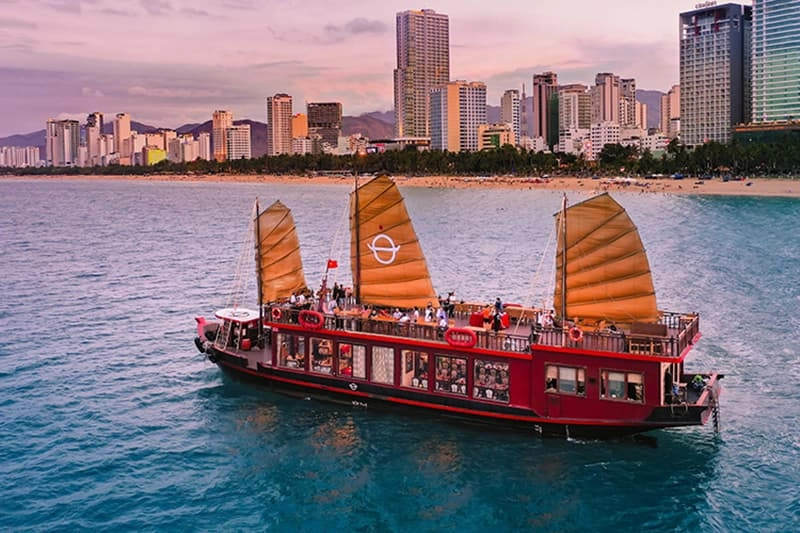 Trải nghiệm du thuyền ngắm vịnh Nha Trang và thưởng ngoạn cảnh biển đẹp