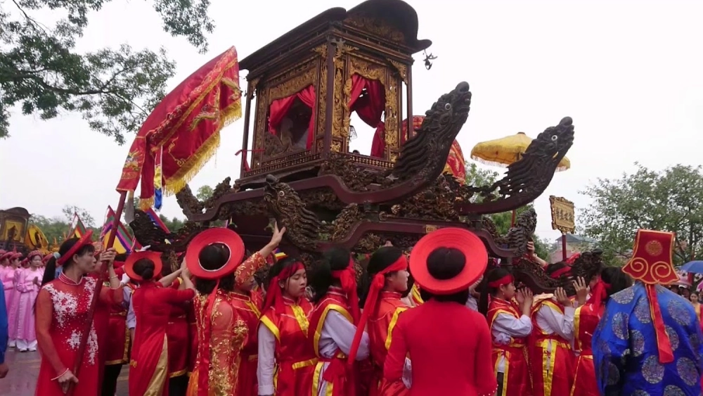 Khám phá lễ rước kiệu đền hai bà trưng trong không gian tâm linh