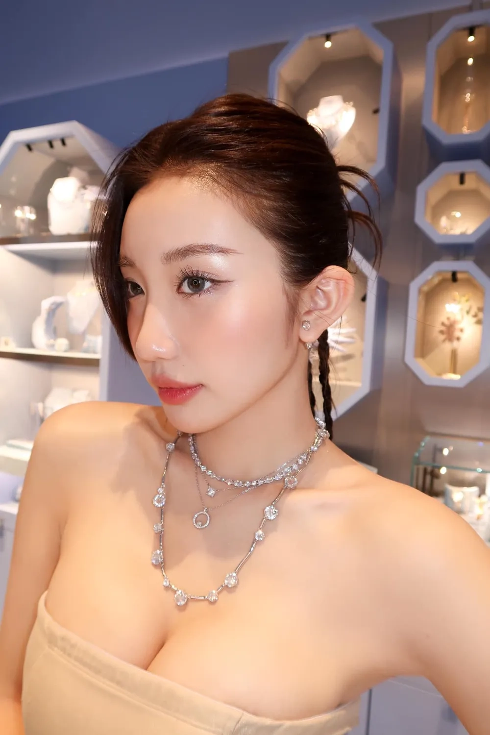 Tìm kiếm FB Lê Thị Khánh Huyền chuẩn nhất ở đâu