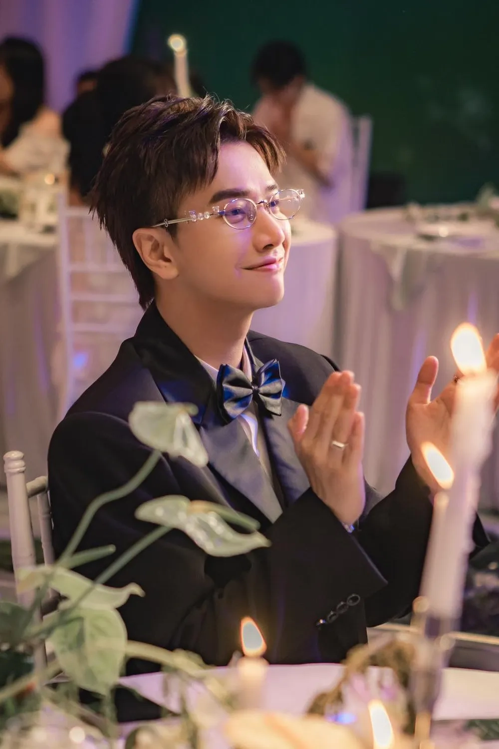 Nhạc buồn không thể thiếu Lou Hoàng Là Bạn Không Thể Yêu lyrics
