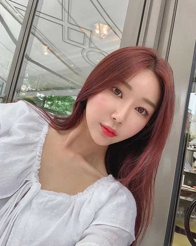 Màu tóc nhuộm tím đỏ đẹp tựa nàng tiên cá